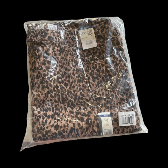 ⭐️New with Tags ⭐️Terra & Sky Women's Plus Straight Leg Jeans, Leopard print 26W - Picture 4 of 4